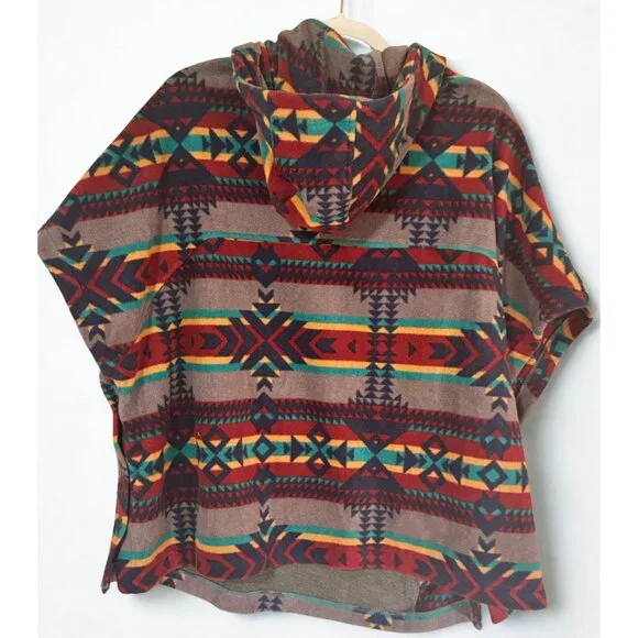 KAVU Multi Color, Overlook Fleece Poncho — Geometric Print, Size M - Picture 3 of 5